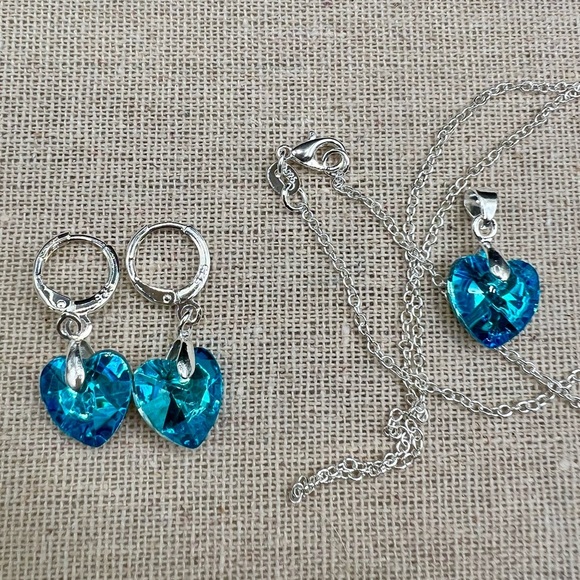 NIB 925 Sterling Silver Zircon Skye Blue Heart Pendant and Earring Set - Picture 4 of 10
